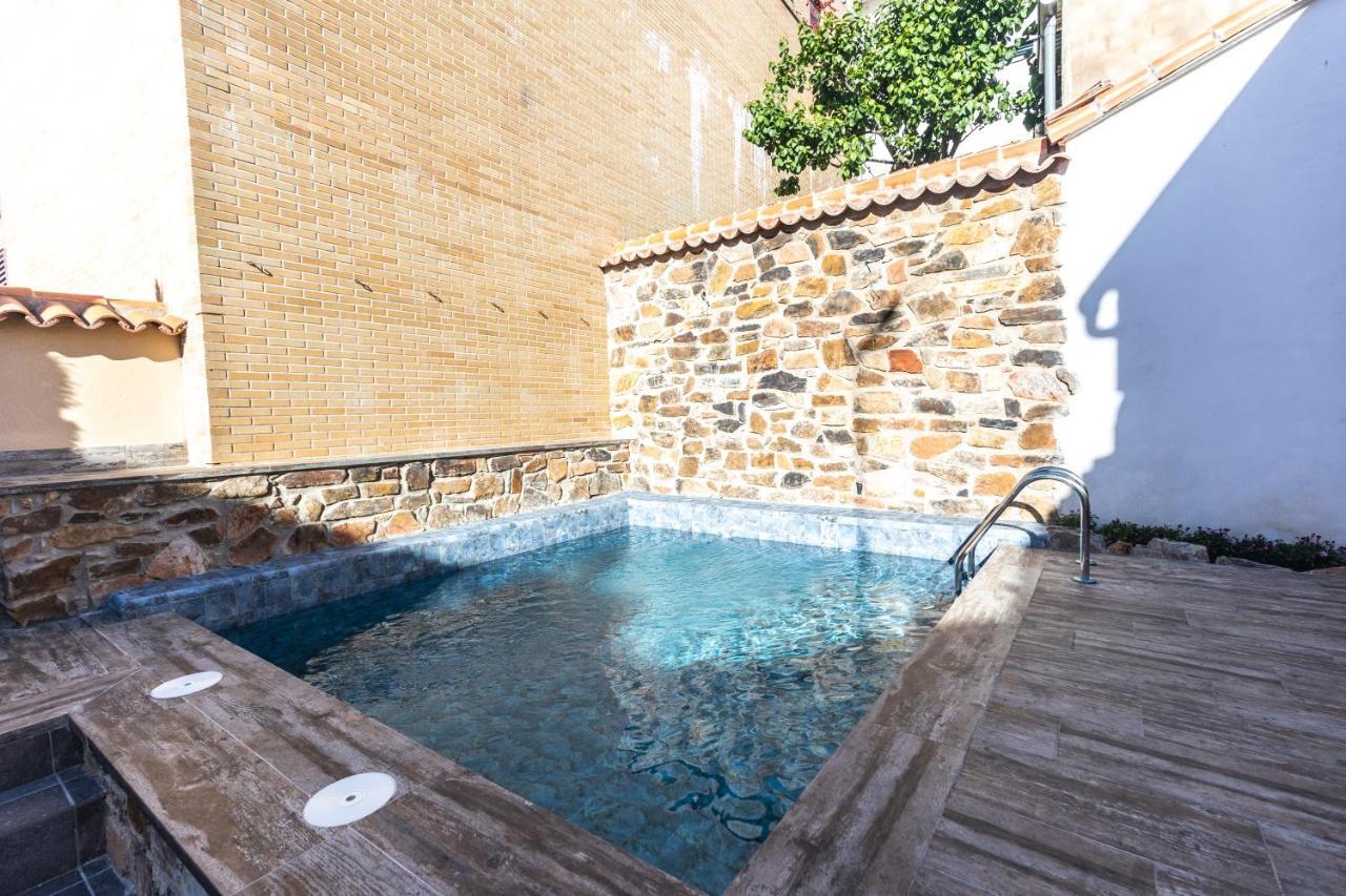 Apartamentos Turisticos De La Bernarda Caces Екстериор снимка