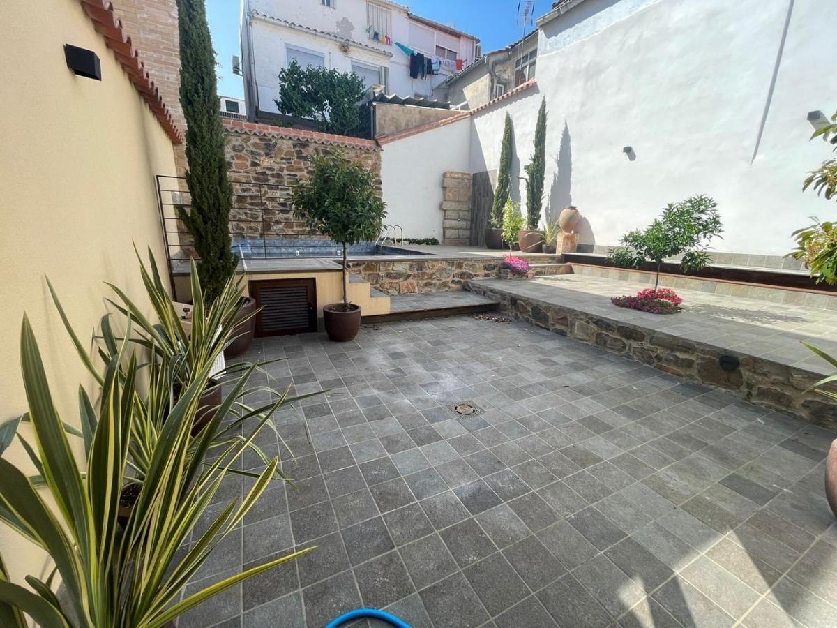 Apartamentos Turisticos De La Bernarda Caces Екстериор снимка